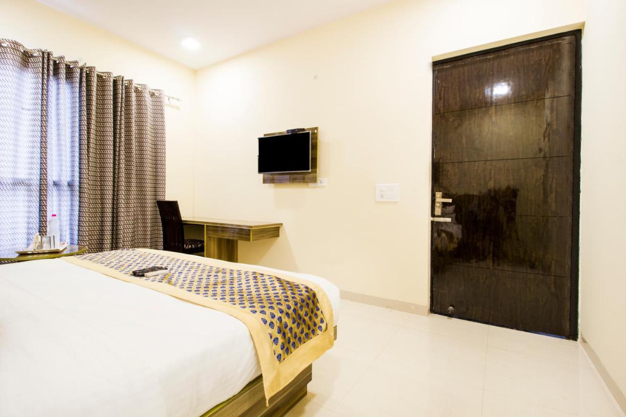 Fabhotel Signature Cyber Park Delhi  Eksteriør billede